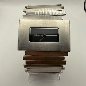 Vintage Women's Nixon Mazzy Watch Silver Chrome Slip On (New Battery) Stainless